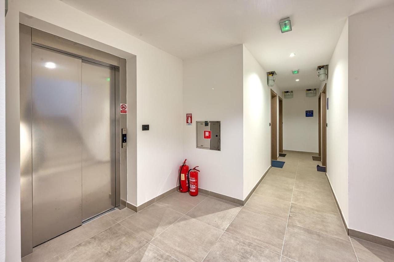 Art Apartment Monvidal Пула Экстерьер фото